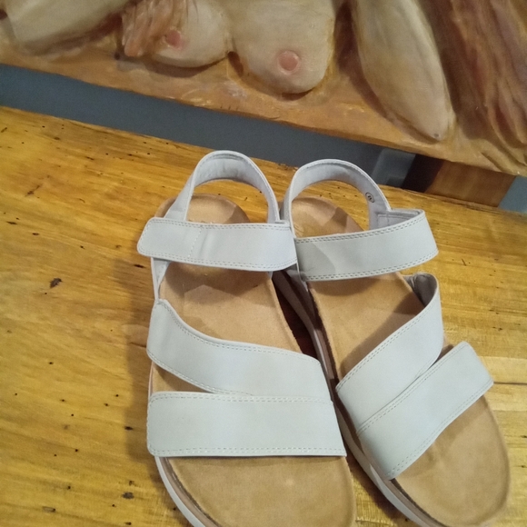Skechers Lifted Comfort Stylish Light Gray Sandals Size 8 - Picture 1 of 10